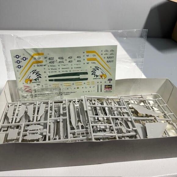 F/A-18C Hornet Chippy Ho Atsugi 25th Anniversary Hasegawa 1:72 Model Kit # 02343 - Picture 4 of 9